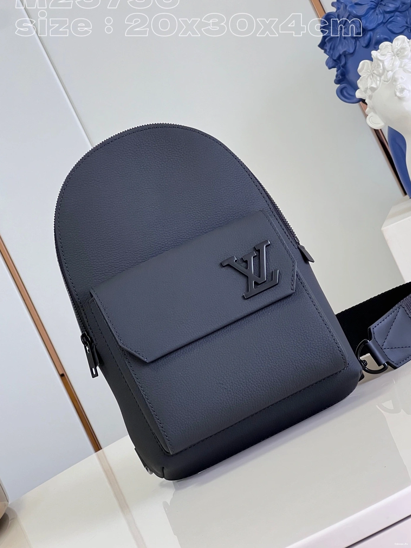 Pilot VUITTON LOUIS Slingbag 0324